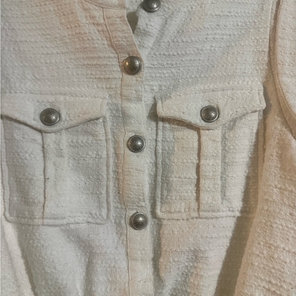 Express Cream Textured Button-Front Crop Top - Picture 2 of 7